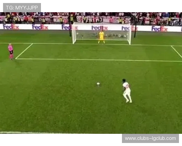 足球进球方式全面解析盘点常见进球技巧与创造性进球方式